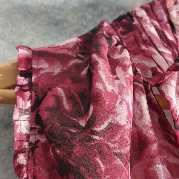 White House Black Market Sleeveless Pink Floral Tie Neck Blouse SZ 4 - Picture 5 of 7